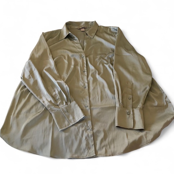 Pistachio satin button up - Picture 1 of 4